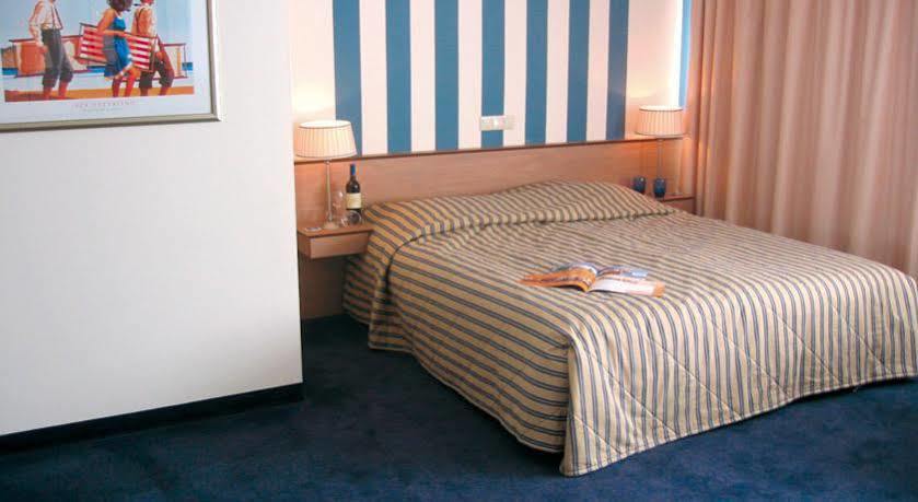 Westcord Hotel De Wadden Vlieland Esterno foto